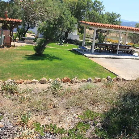 Zefyros And House Apartmán Kíssamos